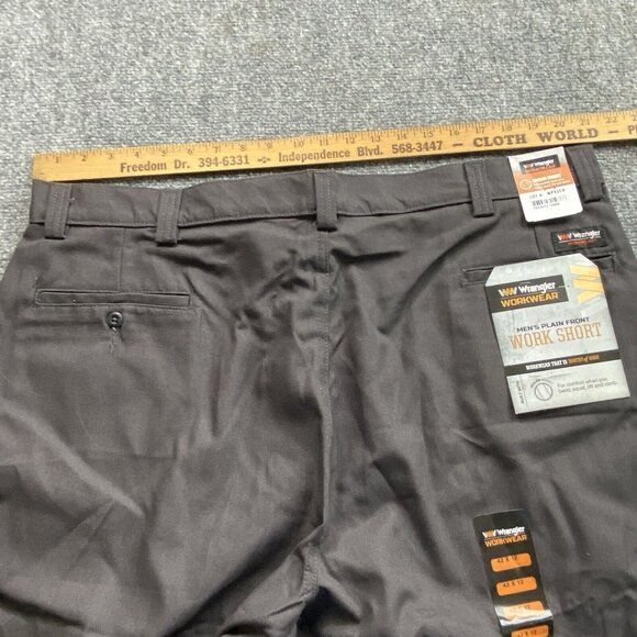 Wrangler Workwear Shorts Mens 42 x 12 Gray Plain Front Inseam GusseI Outdoor - Picture 7 of 9